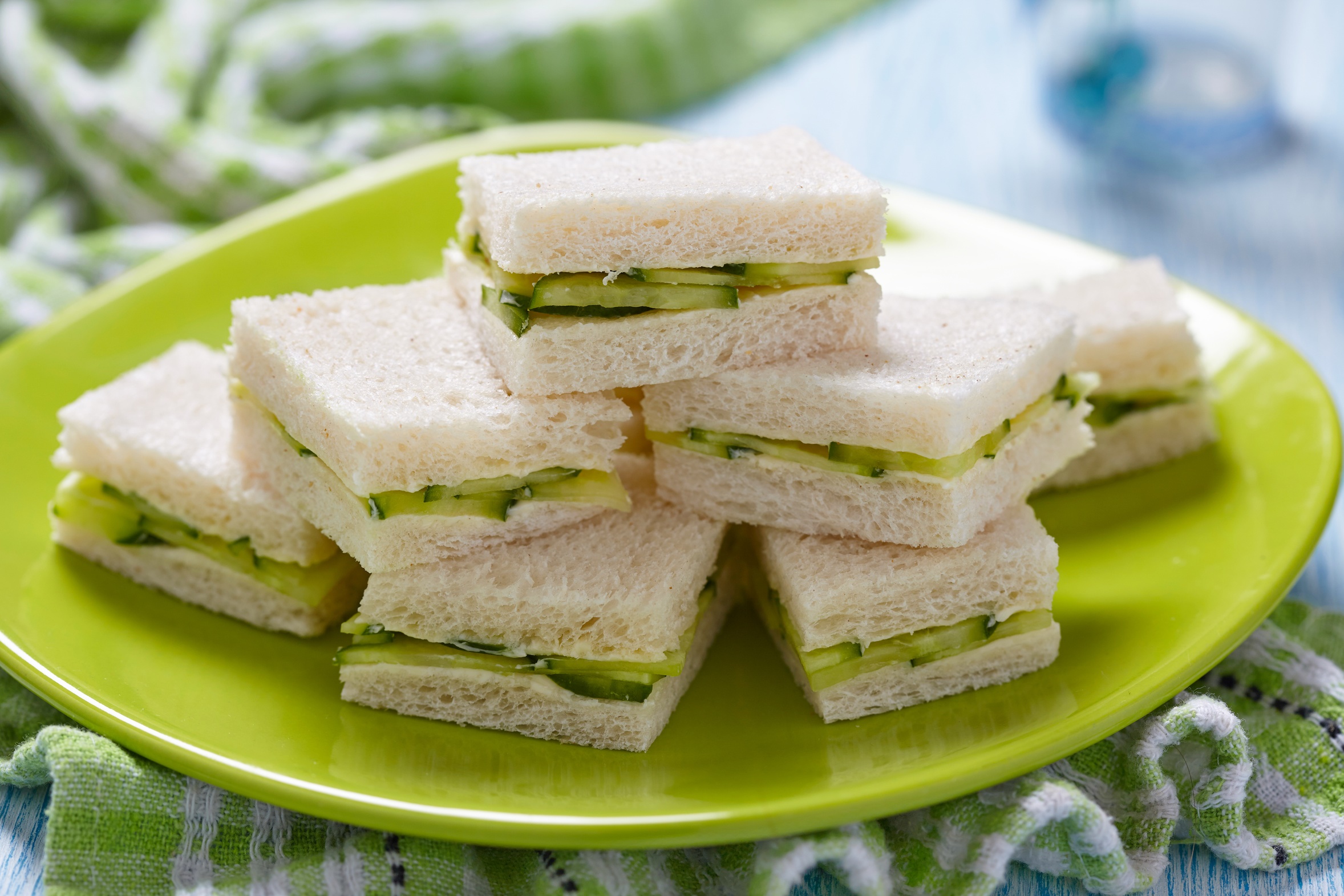 Acacia gum improves texture and preservation of breads 