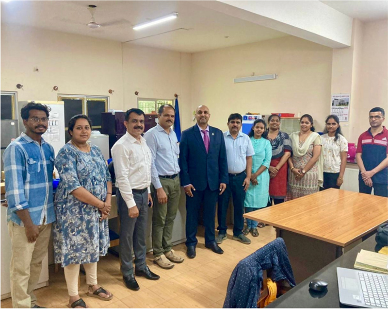 Mr. Shaheen Majeed, with professors and research scholars of University of Mysore