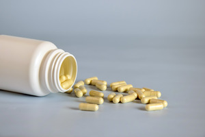 Improving probiotic stability with label friendly excipients and molecular sieve desiccants