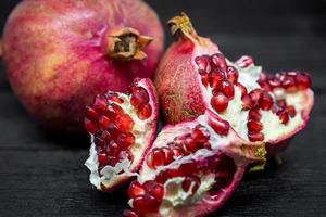 Pomegranate: natural nutrition for skin and hair