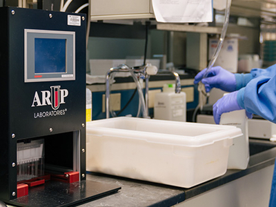 Robot automates lab test in unconventional way 